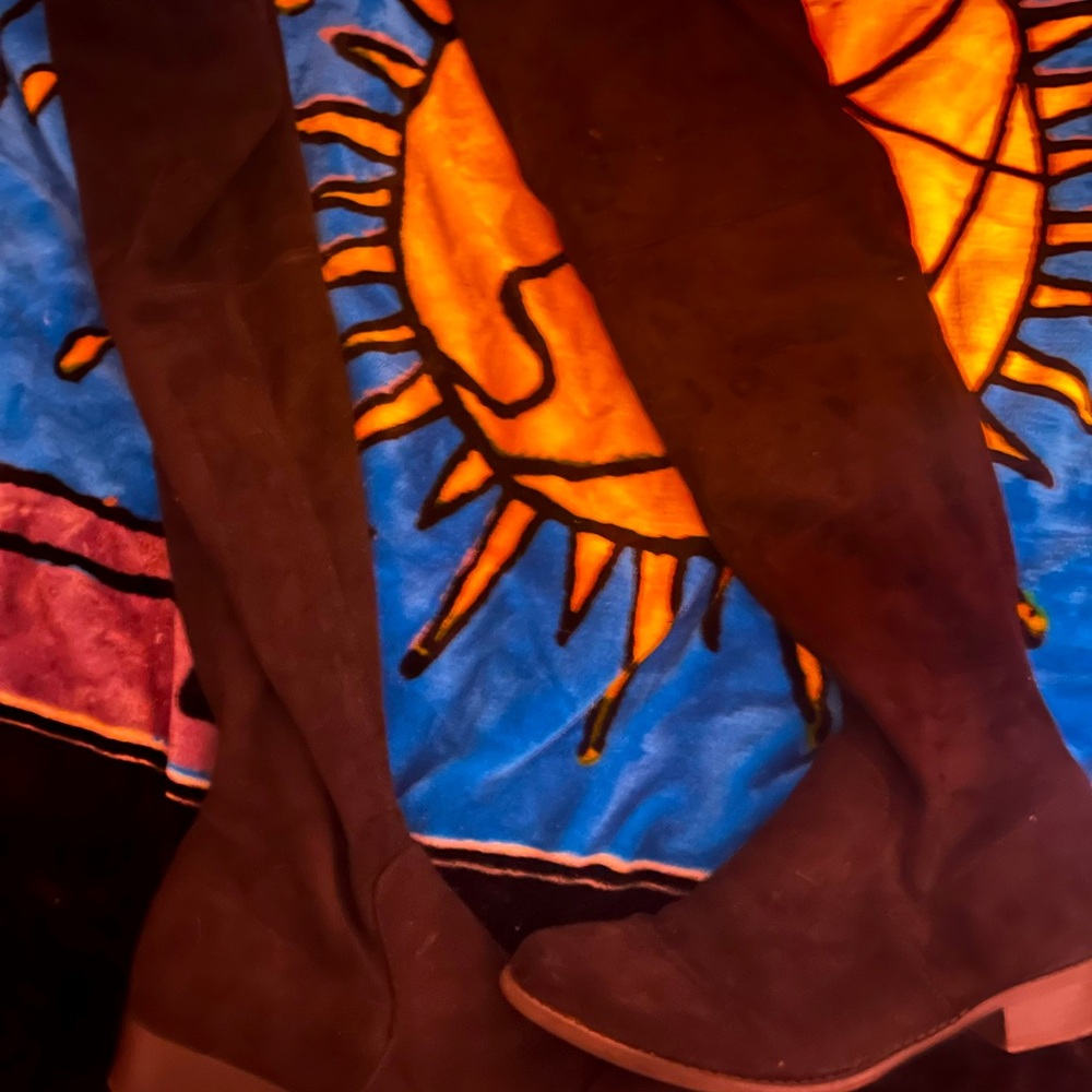 Knee high boots - Picture 1 of 3